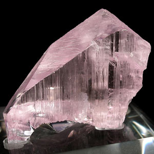 Image crystal of Kunzite variety of spodumene